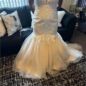 Elegant White Lace Wedding Dress